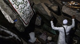 Vandalisme Tulisan Depok di Gua Hira hingga Kronologi Rusuh di India