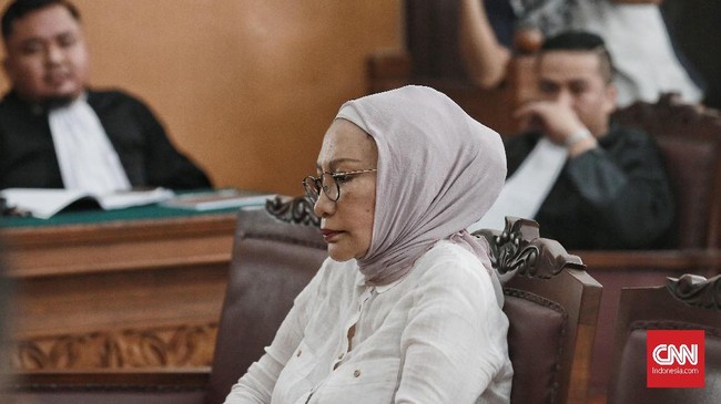 Terdakwa kasus hoaks Ratna Sarumpaet sempat ingin bunuh diri karena stres. Hal itu diungkapkan salah satu saksi sekaligus staf Ratna, Cahaya Nainggolan.
