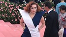 10 Artis dengan Kostum Terbaik di Ajang Met Gala 2019 Di Met Gala 2019 ada seleb yang hadir dengan penampilan terbaik hingga terburuk. Dilansir dari eonline, berikut ini deretan penampilan terbaik para seleb.