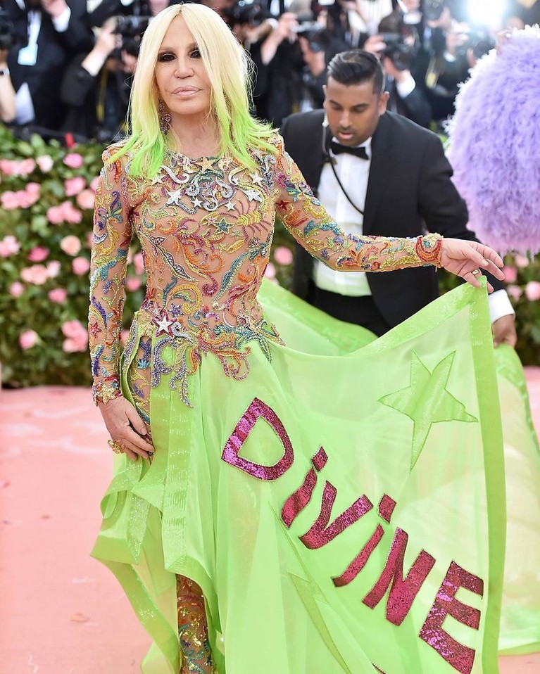 10 Artis dengan Kostum Terburuk di Ajang Met Gala 2019 Di Met Gala 2019 ada seleb yang hadir dengan penampilan terbaik hingga terburuk. Dilansir dari Dailymail, berikut ini seleb dengan penampilan terburuk.