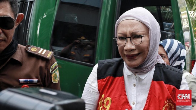 Terdakwa kasus hoaks Ratna Sarumpaet menyebut penetapan Eggi Sudjana sebagai tersangka makar merupakan permainan pemerintah.