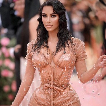 Gara-gara Pakaian Dalam Kim Kardashian, Rakyat Jepang Marah