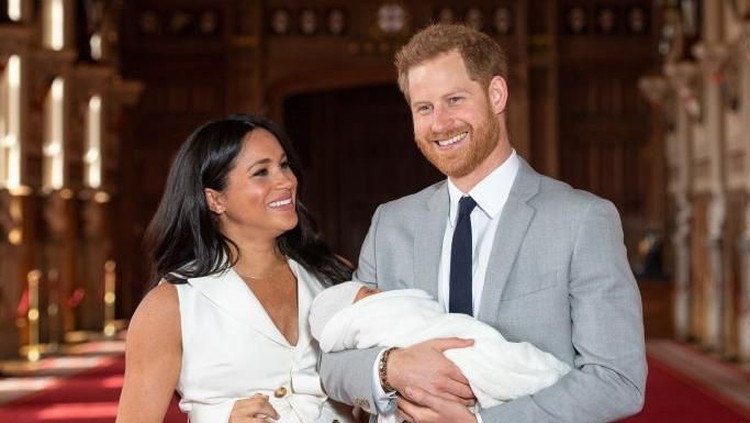 Pangeran Harry dan Meghan Markle memberi nama anak pertama mereka, Archie Harrison Mountbatten-Windsor. Apa artinya ya, Bun?