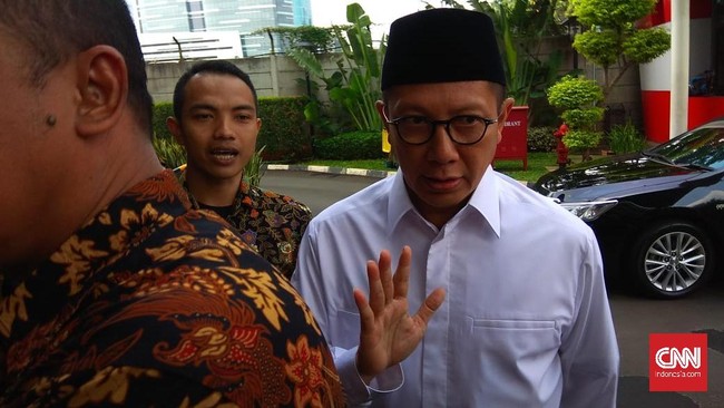 Menteri Agama Lukman Hakim Saifuddin memenuhi panggilan KPK. Dia diperiksa sebagai saksi untuk tersangka kasus suap pengisian jabatan di Kemenag, Romahurmuziy.