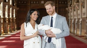 Gaun Putih Meghan Markle dalam Debut Bersama Si Buah Hati