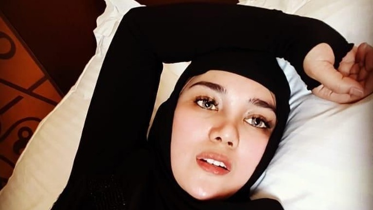 Berikut ini deretan potret cantik dari istri baru Opick, Bebi Silvana yang dikabarkan sedang hamil muda.