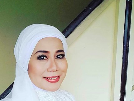 Kenangan Dewi Yull Jalani 10 Ramadhan Tanpa Almarhum Si Sulung