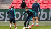 FOTO: Jelang Duel Terakhir Ajax Amsterdam vs Tottenham Ajax Amsterdam dan Tottenham Hotspur dalam kondisi terbaik usai menjalani latihan terakhir jelang leg kedua semifinal Liga Champions.