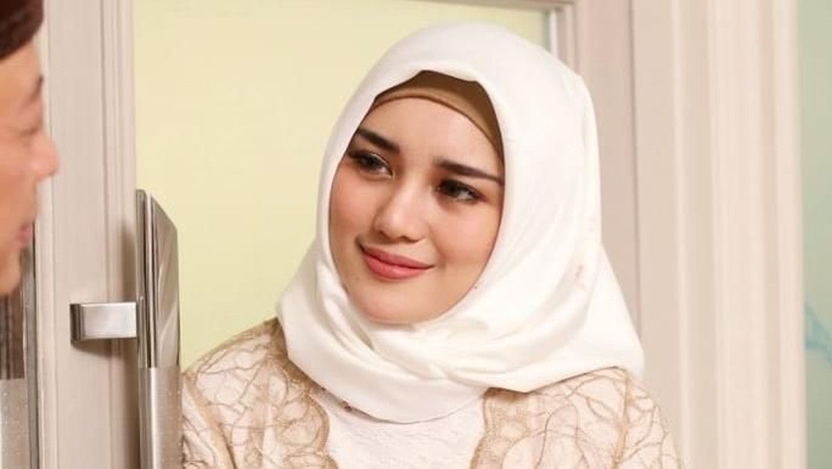 Berikut ini deretan potret cantik dari istri baru Opick&comma; Bebi Silvana yang dikabarkan sedang hamil muda&period;