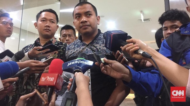 Pengacara eks pentolan FPI Rizieq Shihab menghadiri deklarasi Tim Hukum Anies-Cak Imin di Pemilu 2024. Farhat Abbas juga hadir di acara.