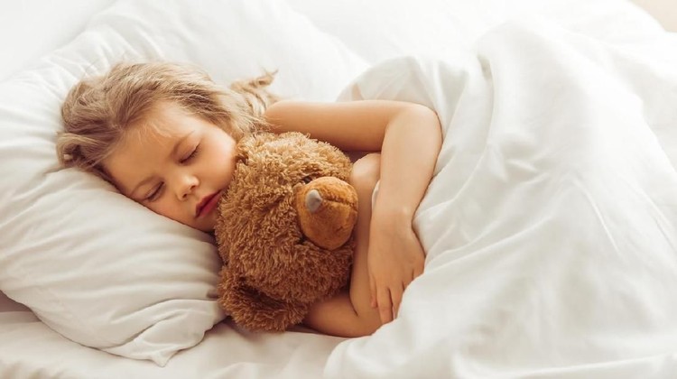 Bukan cuma bagus untuk kesehatan otak, ikan juga mampu mengatasi masalah tidur pada anak. Ada kandungan di ikan yang mampu meningkatkan kualitas tidur.