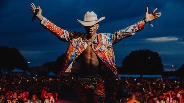 img-title Lirik lagu Old Town Road - Lil Nas X Feat Billy Ray Cyrus