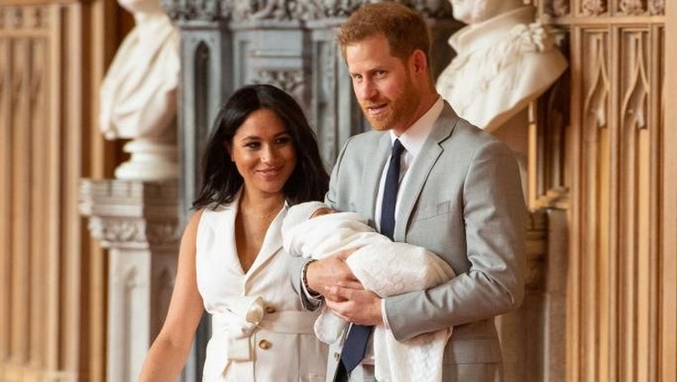 Banyak netizen, khususnya ibu-ibu memuji penampilan Meghan Markle yang mereka anggap normal terjadi pada ibu setelah melahirkan.