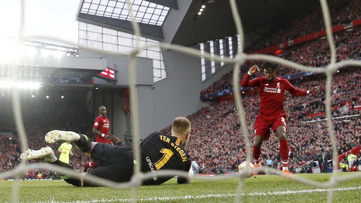 FOTO: Liverpool Pesta di Anfield, Barcelona Menangis