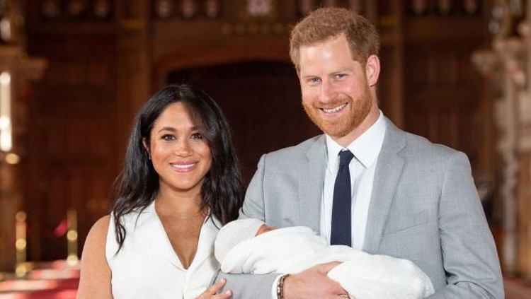 Akhirnya anak pertama Pangeran Harry dan Meghan Markle diperkenalkan secara publik.