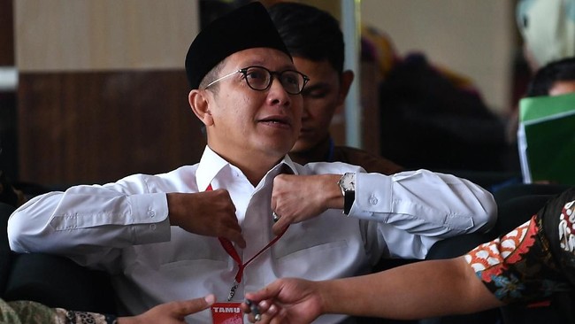 Menag Lukman disebut berada di Eropa, sementara Khofifah ada kegiatan Pemprov Jatim sehingga keduanya absen bersaksi dalam sidang jual beli jabatan hari ini.