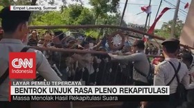 VIDEO: Bentrok Unjuk Rasa Pleno Rekapitulasi