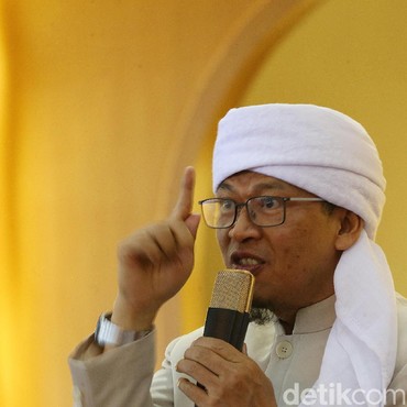 Aa Gym Bicara soal Spanduk HUT RI yang Disebut Seperti Salib