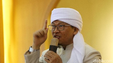 Aa Gym Bicara soal Spanduk HUT RI yang Disebut Seperti Salib