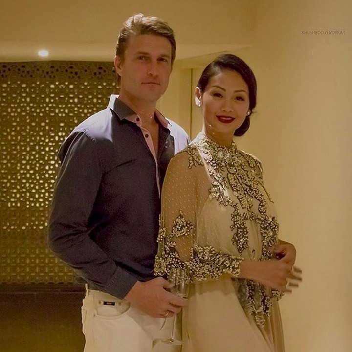 <p>Potret suami Indah Kalalo ini dibilang mirip Tom Cruise lho. Mirip enggak, Bun? he-he-he. (Foto: Instagram @indahkalalo)</p>