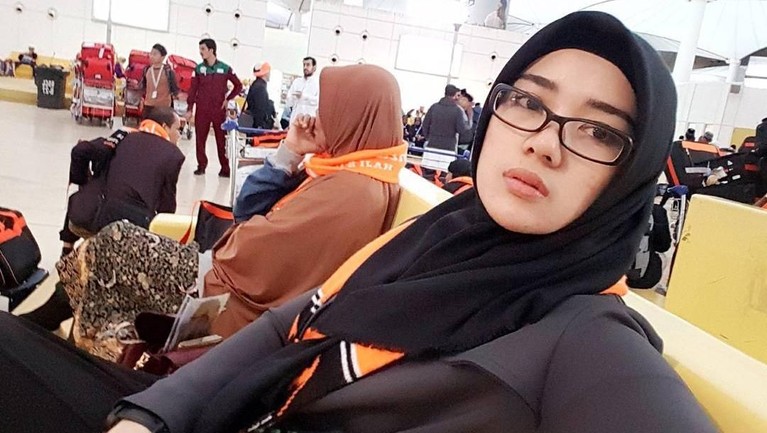 Berikut ini deretan potret cantik dari istri baru Opick, Bebi Silvana yang dikabarkan sedang hamil muda.