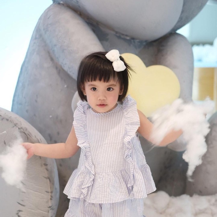 Saat masih berusia beberapa bulan hingga satu tahun, <span id="react-root"><span title="Edited">Abigail Cattleya, memiliki panggilan bakso ikan karena pipinya yang menggemaskan. Nama panggilan </span></span><span id="react-root"><span title="Edited">itu sekarang sudah berganti jadi Yaya. (</span></span>Foto: Instagram @ririnekawati)