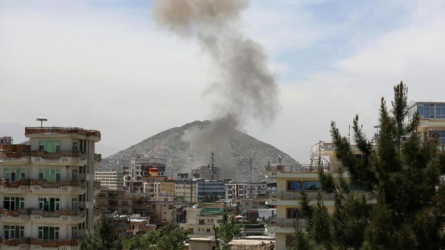 Ledakan bom bunuh diri terjadi di Jalalabad, Afghanistan. Sebanyak 11 orang tewas dalam insiden tersebut.
