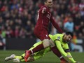 Messi Sempat Toyor Balik Robertson