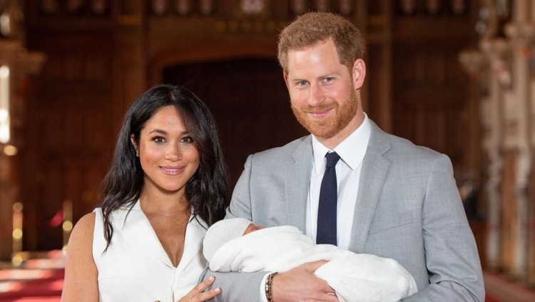 Gaya parenting seperti apa sih yang diterapkan Pangeran Harry dan Meghan Markle dalam membesarkan Archie?