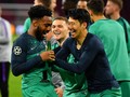 Pemain Tottenham Selebrasi dengan Bir di Kandang Ajax