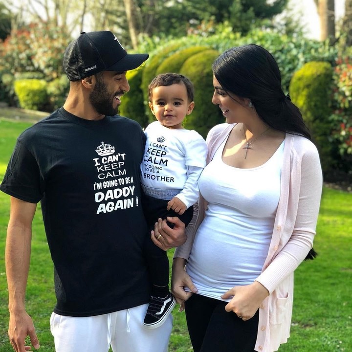 Kebahagiaan Moura sebentar lagi lengkap nih. Sebab, sng istri tengah hamil anak keduanya. (Foto: Instagram @lucasmoura7)