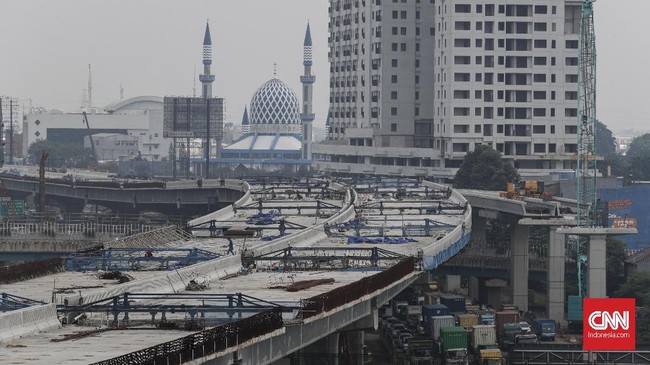 Kemenhub mengkaji aturan terkait kendaraan yang boleh melintas di jalan tol layang (elevated) Jakarta-Cikampek II.