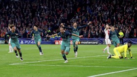 Lucas Moura Menangis Lihat Cuplikan Gol Kontra Ajax