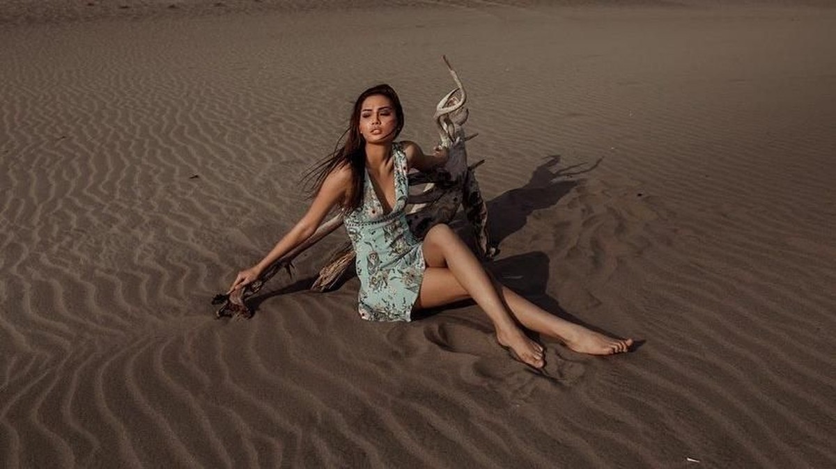 Aldi Maldini telah menjalin hubungan asmara dengan wanita bernama Erika Carlina&period; berikut ini sejumlah potret kecantikan Erika yang baru jadian sama Aldi&period;