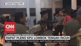 VIDEO: Rekapitulasi ditunda, Warga Mengamuk