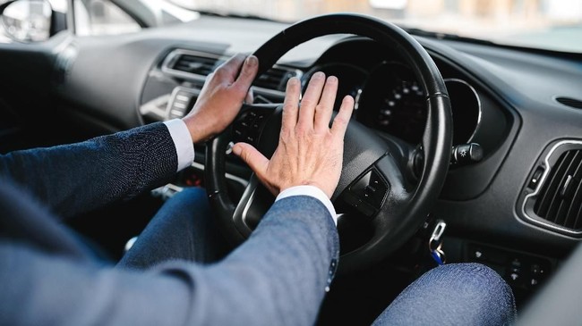Terlibat dalam road rage di jalanan mesti ditanggi dengan kepala dingin, hal utama yang harus dikejar adalah keselamatan.