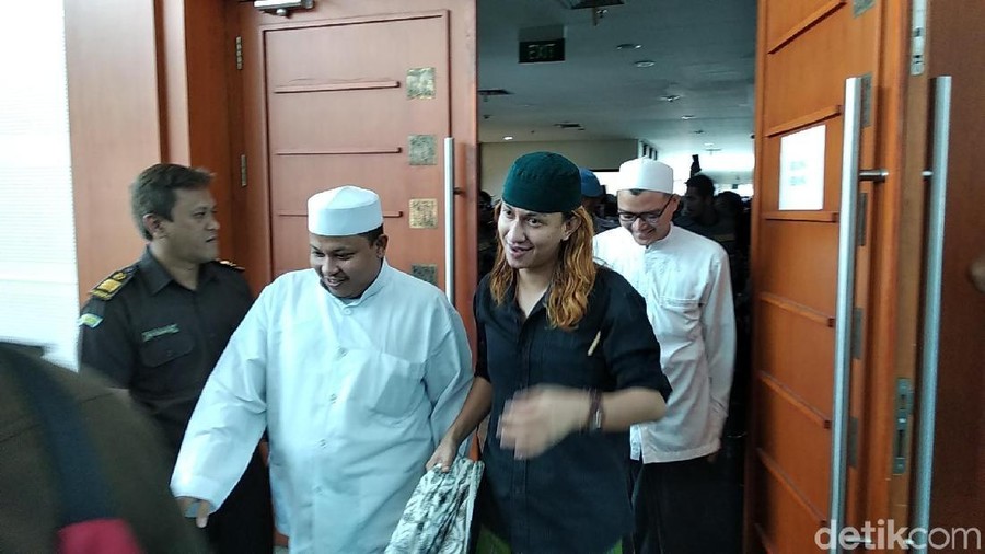 Habib Bahar bin Smith menolak bebas dari penjara meski ditawarkan Lembaga Pemasyarakatan (Lapas) Pondok Rajeg Bogor untuk keluar lebih cepat.