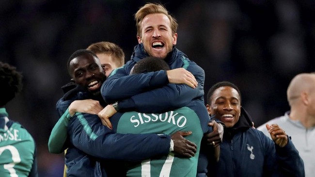 Suntikan semangat dari penyerang Tottenham Hotspur, Harry Kane, saat jeda babak pertama mendongkrak semangat rekan-rekannya untuk mengalahkan Ajax Amsterdam.