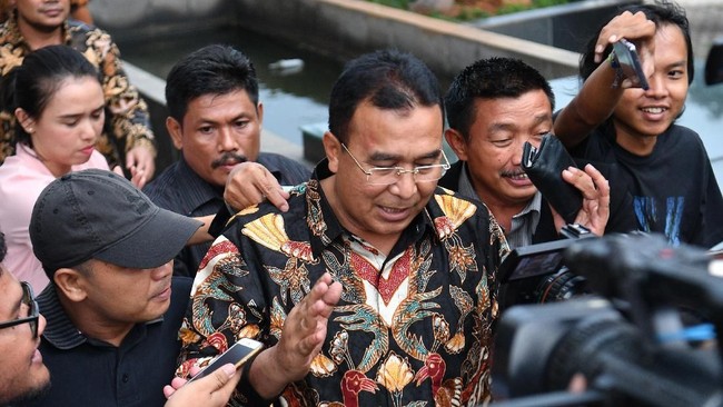 Wali Kota Tasikmalaya Budi Budiman diperiksa sebagai tersangka suap pencairan Dana Alokasi Khusus (DAK) Tasikmalaya Tahun Anggaran 2018.
