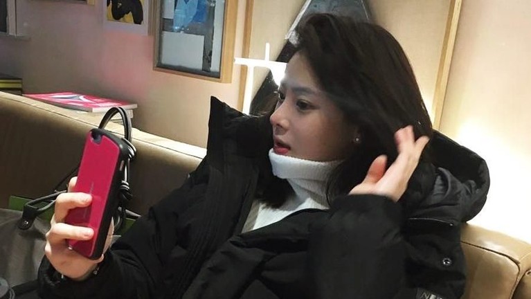 Han Ji Seong menghembuskan napas terakhirnya karena kecelakaan maut. Ia ditabrak dua mobil di jalan tol pada Senin, (6/5).