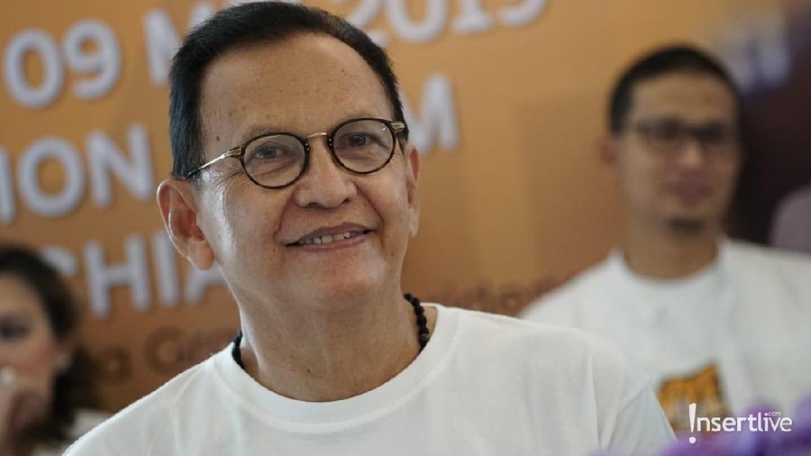 Isu Gisel Hamil, Begini Respons Roy Marten Roy Marten disinggung soal isu Gisel sedang berbadan dua.