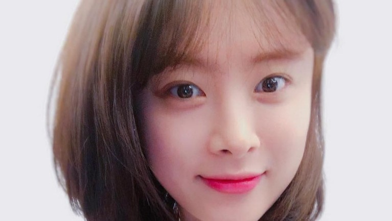 Han Ji Seong menghembuskan napas terakhirnya karena kecelakaan maut. Ia ditabrak dua mobil di jalan tol pada Senin, (6/5).