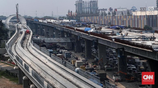 BPJT memperkirakan Jalan Tol Layang Jakarta-Cikampek II alias Japek Elevated akan beroperasi mulai 15 Desember 2019.