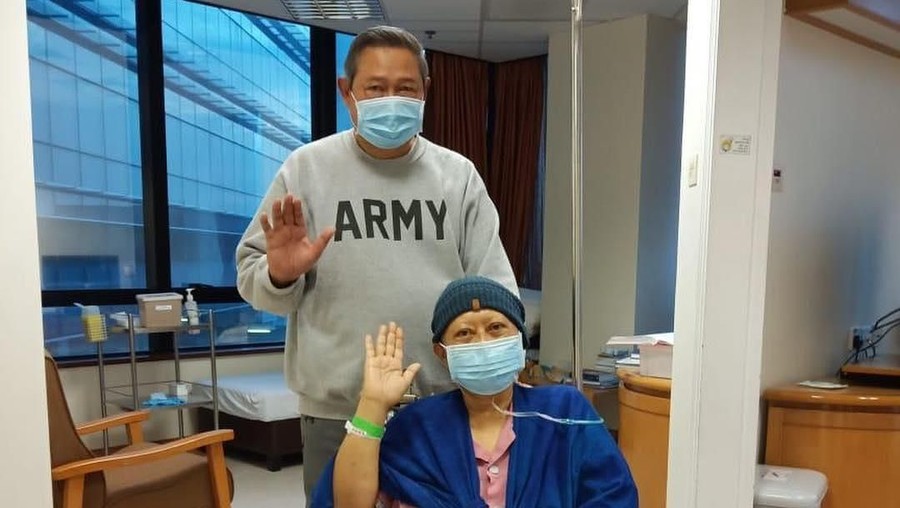 Ibu Ani Yudhoyono meninggal dunia pada Sabtu, (1/6) di Singapura.