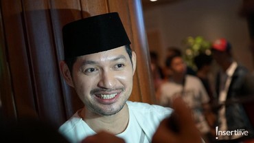 img-title Evan Sanders Kepergok Sedang Dipeluk Mesra Seorang Wanita