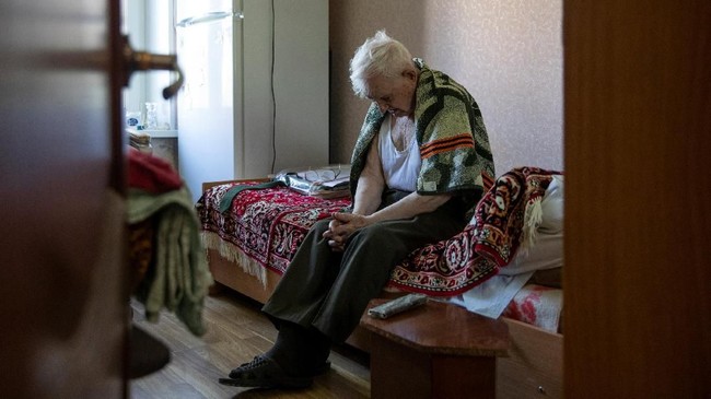 FOTO: Pesan Damai dari Kakek Veteran Rusia Berusia Seabad