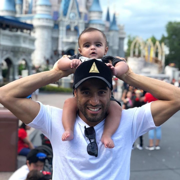Kalau begini, Miguel mirip banget dengan sang ayah ya? (Foto: Instagram @lucasmoura7)