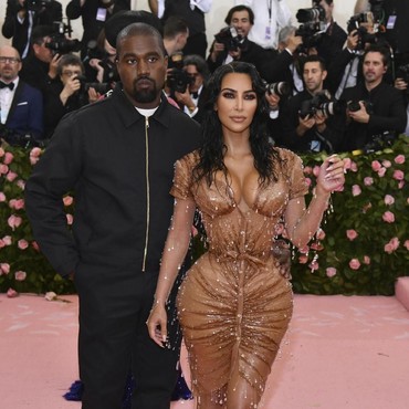 Kim Kadarshian dan Kanye West Sambut Anak Ke-4