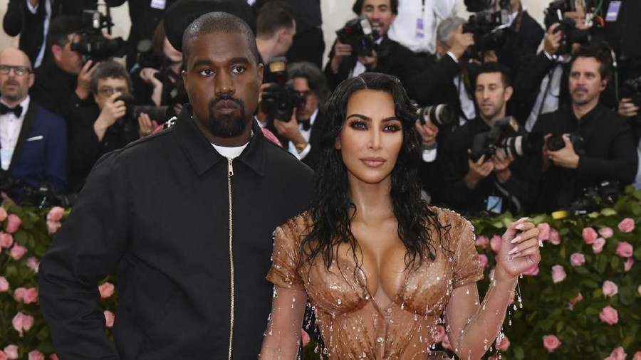 Kim Kadarshian dan Kanye West Sambut Anak Ke-4 Kim Kadarshian dan Kanye West akan segera memiliki anak ke-4.