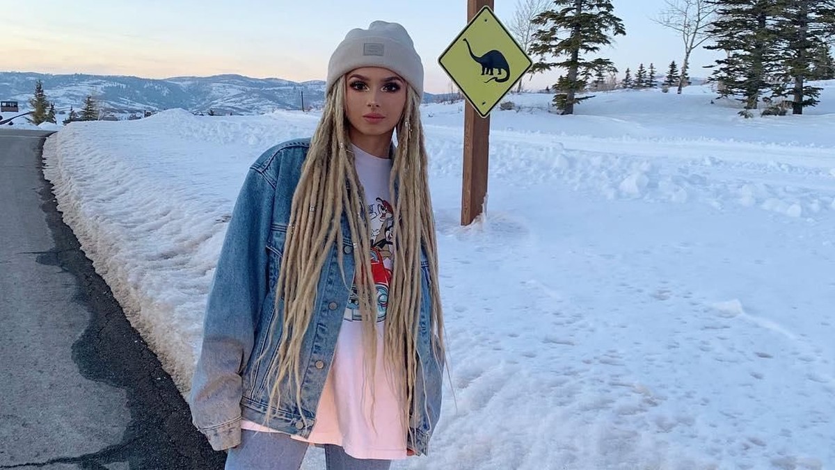 Berikut ini potret pesona Zhavia Ward yang diajak berduet oleh Zayn Malik dalam lagu A Whole New World yang jadi soundtrack film Aladdin&period;